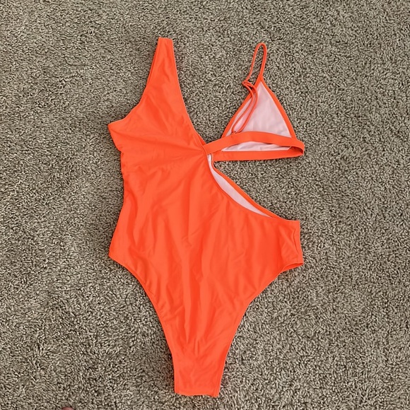 Kai one piece tangerine size large - Picture 2 of 3